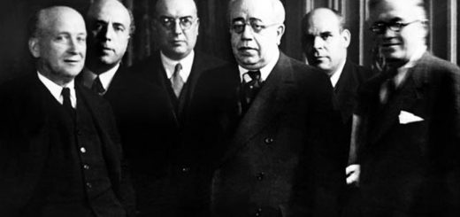Manuel Azaña con varios miembros del Gobierno cuando era presidente de la II República.