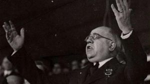 Manuel Azaña dando un discurso