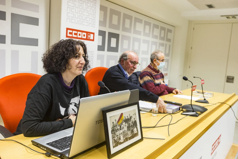 Integrantes-de-la-conferencia-en-la-sede-de-CCOO-Toledo.-Foto.-David-Perez