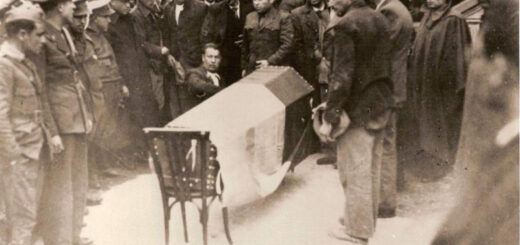 Imagen antigua del entierro del escritor Antonio Machado.