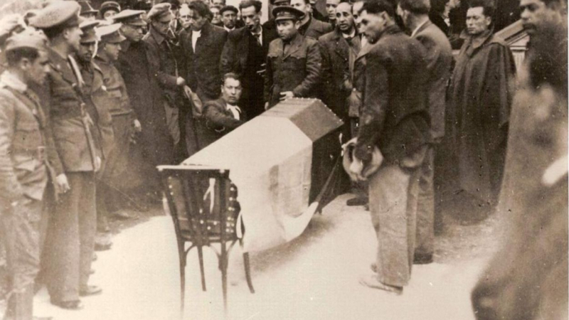 Imagen antigua del entierro del escritor Antonio Machado.