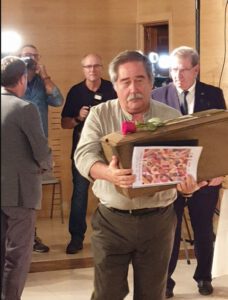 hombres y mujeres de Tembleque recogiendo restos de fusilados